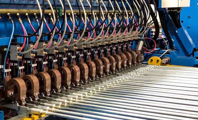 Eine Produktionsmaschine der geschweißten Masche