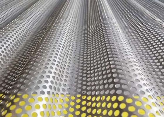 Gewellte perforierte Metallplatten fertigten willkürliche Muster für Architekturmetallplatten besonders an