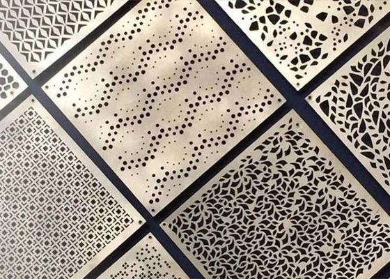 Laser, der perforierte Metallplatten mit kreatives abd zeitgenössischen Mustern schneidet