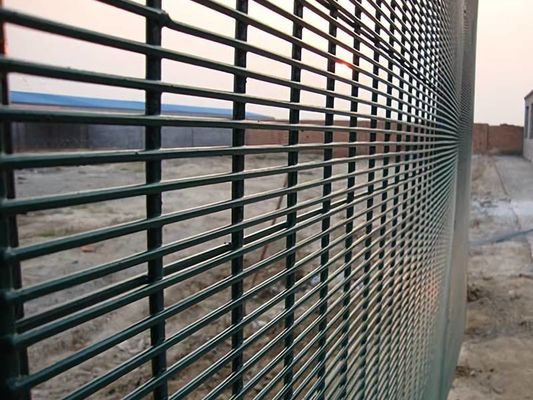 2d 358 Anti-Kletterzaun 4 mm doppelter horizontaler Draht und 6 mm vertikaler Draht