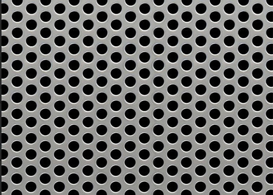 Zentrumstapelt Perforierter Metallblech ASTM B209 Standard Verschiedene Materialien Offene Flächen 5% - 79%