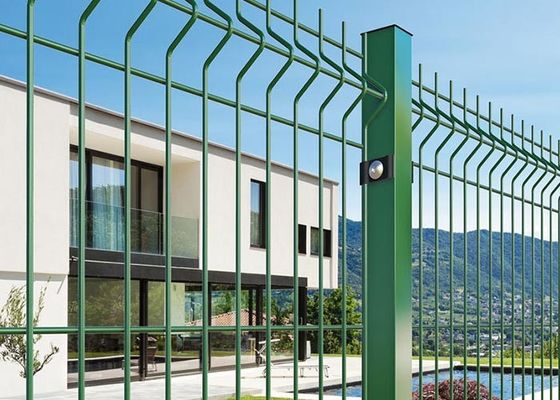 Hot Dip Galvanized 50×200mm 3D Sicherheitszaun 4mm Draht Durchmesser Mit Quadratischen Post