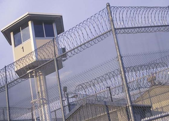 Militärische Verteidigung 10 Ft Kettenzaun mit Stacheldraht und Rasierschnur