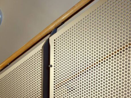 Ausgedehntes Perforiertes Metalldrahtnetz Hochfestigkeit Flexible Konstruktion geeignet für Sicherheitszäune und Lüftungssysteme